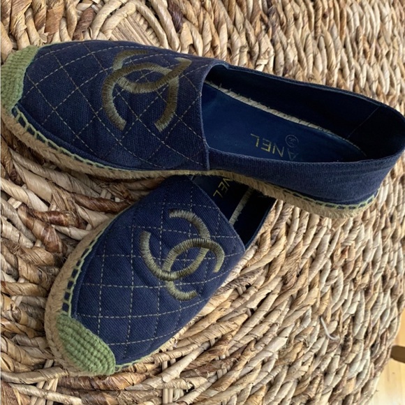 CHANEL Authentic Quilted Espadrilles Navy Blue/Green - Picture 2 of 3